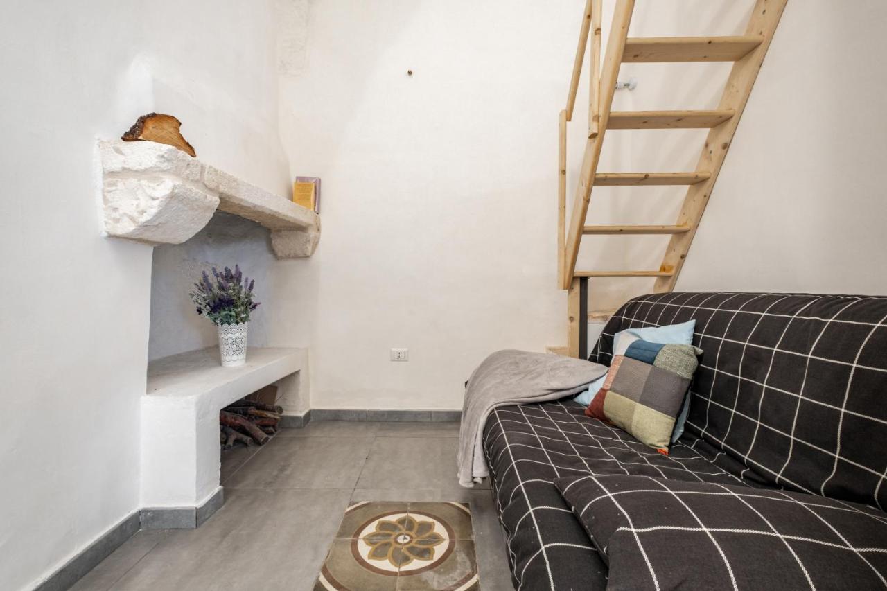 La Casa Nel Vico Pretty Apartment Остуні Екстер'єр фото